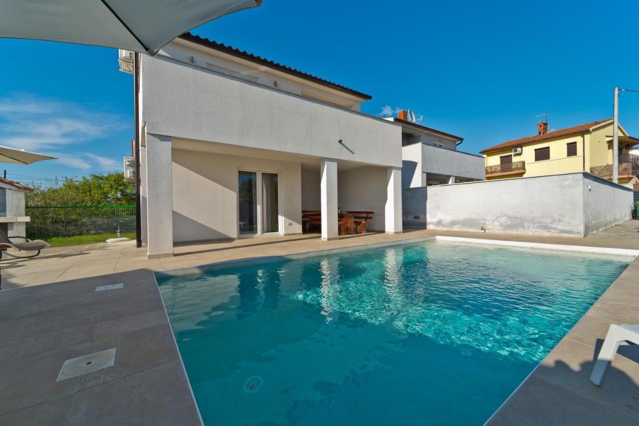 Villa Luka With Private Pool Near Pula Bagian luar foto